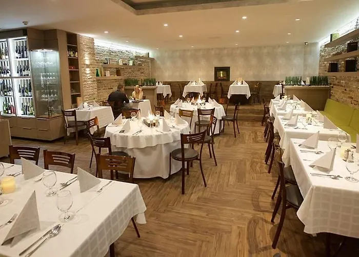 Szilfa Etterem Mariann Apartmán *