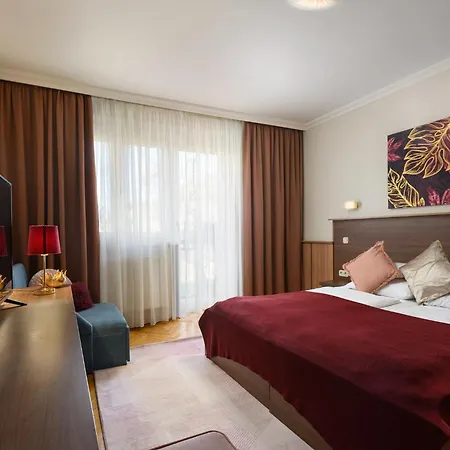 Szilfa Etterem Mariann דירה *