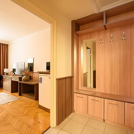 Szilfa Etterem Mariann Apartment