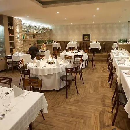 Szilfa Etterem Mariann Apartment *